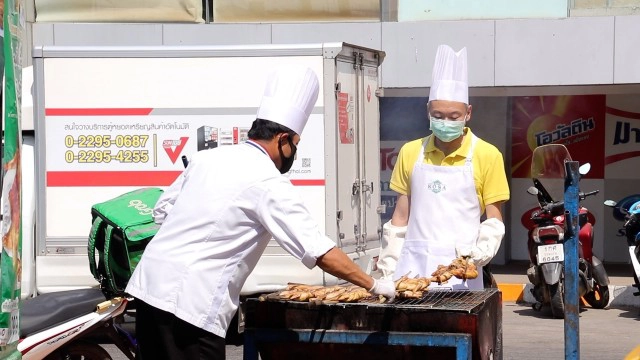 "โรงแรมโฆษะ"ไม่เลย์ออฟพนง. ปรับตัวขายไก่ย่างสู้โควิดอีกรอบ