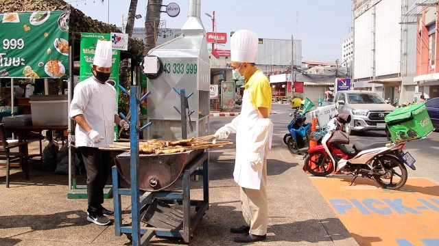 "โรงแรมโฆษะ"ไม่เลย์ออฟพนง. ปรับตัวขายไก่ย่างสู้โควิดอีกรอบ