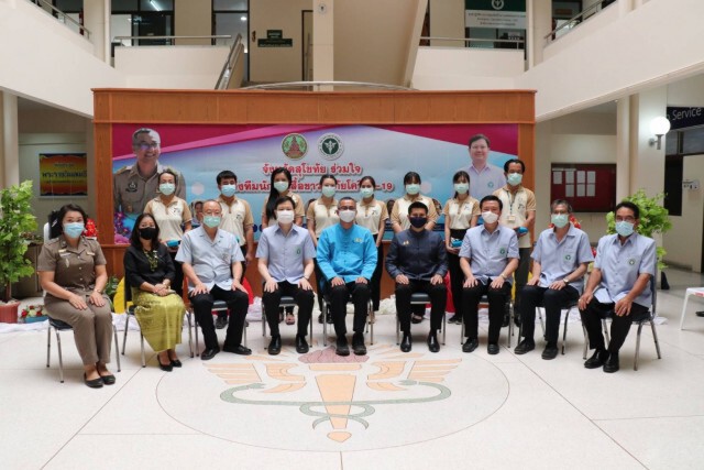ให้กำลังใจล้นหลามส่ง 8 นักรบชุดขาวสู้โควิดสมุทรสาคร