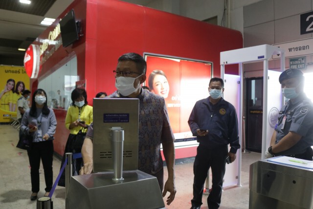 สนามบินโชว์เครื่องวัดอุณหภูมิอัตโนมัติพร้อมรับการเดินทาง