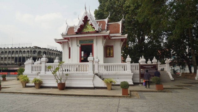 พระอุณาโลมประดับทับทิม บนหน้าผากหลวงพ่อดำหายปริศนา