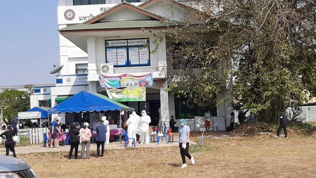 รพ.มหาสารคามคัดกรองหาเชื้อกลุ่มเสี่ยง หลังพบผู้ติดเชื้อเพิ่ม 6 ราย