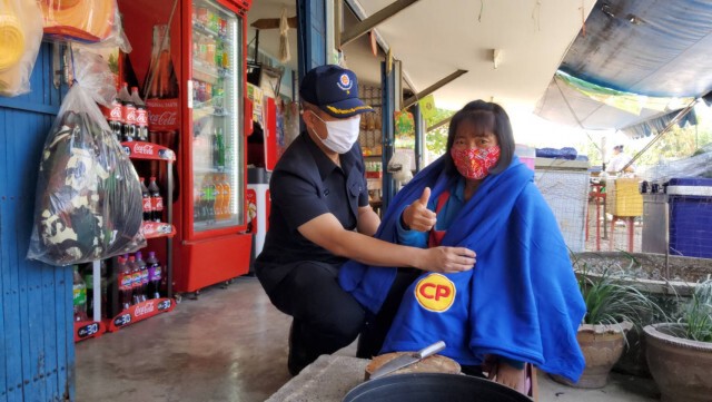 "โอ๊ต พิบูลย์เขตร"ลงพื้นที่ช่วย ชาวอุทัย สู้โควิด-19