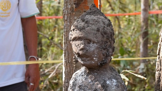 คอหวยทะลักขอเลขเด็ดจอมปลวกกุมารไอ้ไข่ เจ้าหน้าที่ต้องเข้าจัดระเบียบ