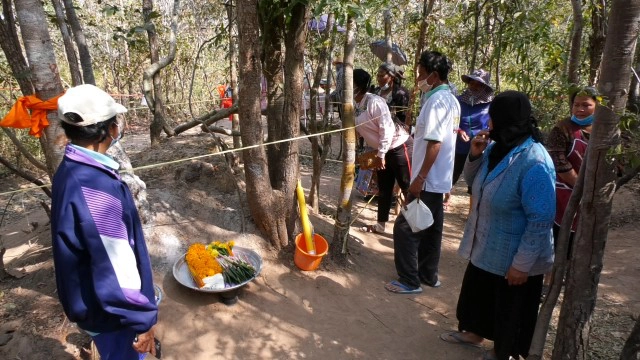คอหวยทะลักขอเลขเด็ดจอมปลวกกุมารไอ้ไข่ เจ้าหน้าที่ต้องเข้าจัดระเบียบ