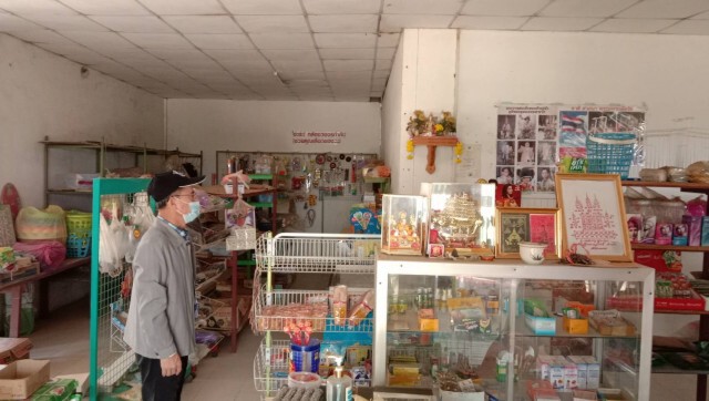 ผู้รับเหมามอบเงินซ่อมแซมบ้าน หลังรถบรรทุกทำบ้านทรุด