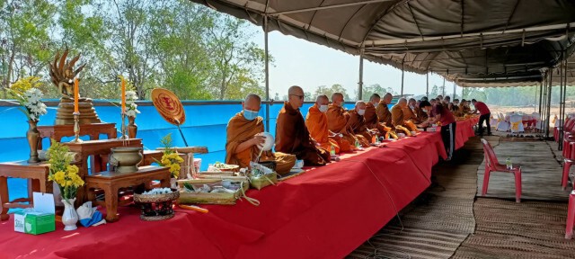 พระเกจิดังทำพิธีสูตรถอดขับไล่สิ่งชั่วร้ายสวนเกษตรแห่งใหม่พ้นภัยแล้ง