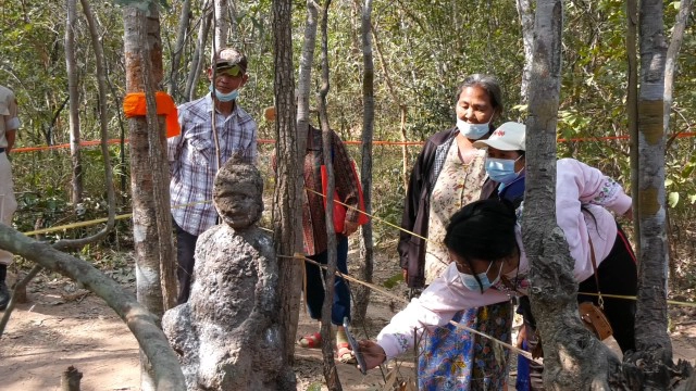 คอหวยทะลักขอเลขเด็ดจอมปลวกกุมารไอ้ไข่ เจ้าหน้าที่ต้องเข้าจัดระเบียบ