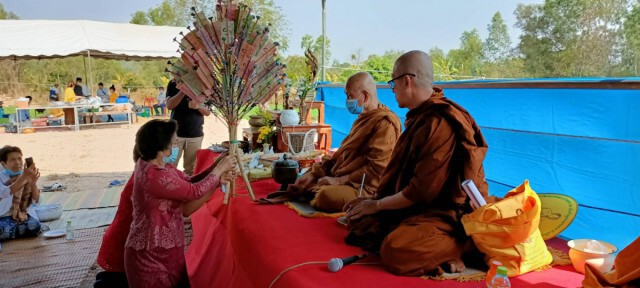 พระเกจิดังทำพิธีสูตรถอดขับไล่สิ่งชั่วร้ายสวนเกษตรแห่งใหม่พ้นภัยแล้ง