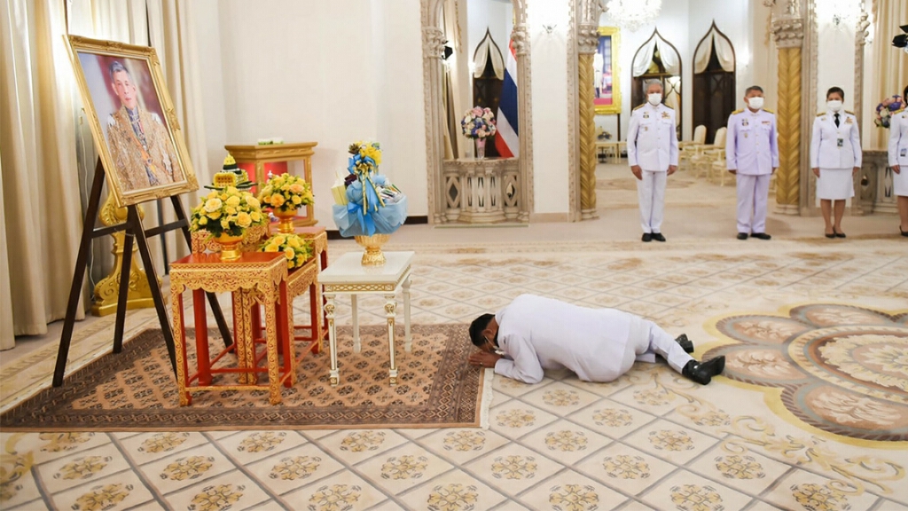 "ในหลวง" พระราชทานของขวัญปีใหม่ นายกรัฐมนตรีและภริยา "ในหลวง" พระราชทานของขวัญปีใหม่ นายกรัฐมนตรีและภริยา