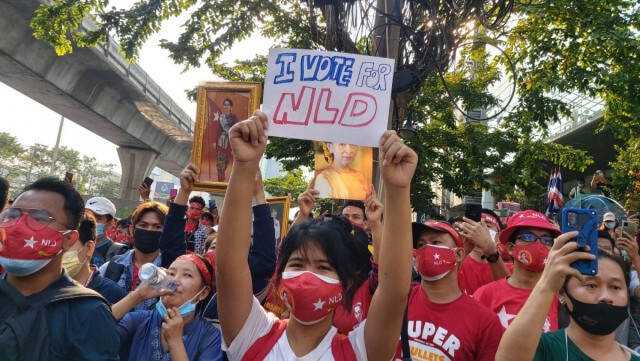 ม็อบเมียนมาหน้าสถานฑูต แน่น! รวมตัวเรียกร้องประชาธิปไตยกลุ่ม wevo