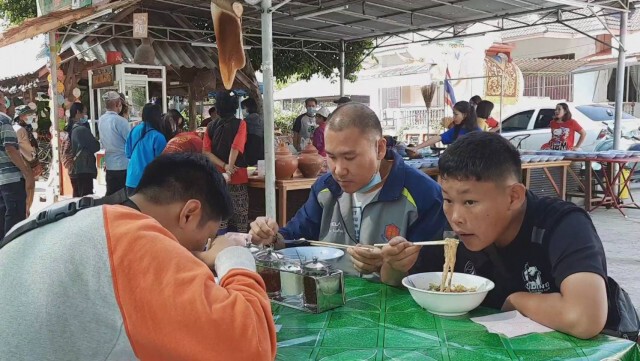ก๋วยเตี๋ยวรสพระทำ9 บาท สู้ภัยโควิด-19