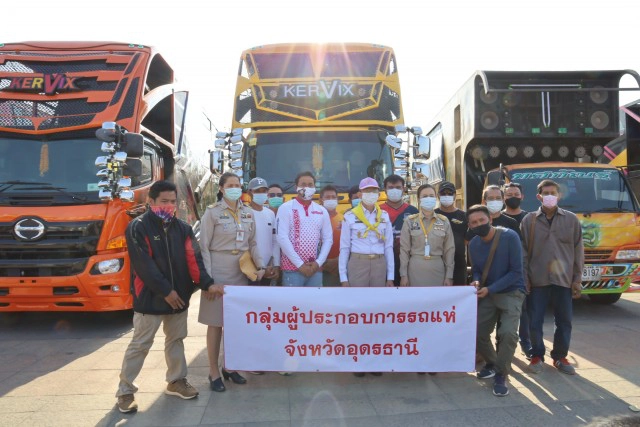 หมอลำ-รถแห่ร้องผู้ว่าฯช่วยด้วยจะอดตายแล้ว