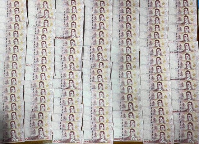 ตร.ภาค 3 รวบผู้ต้องหา 2 รายพร้อมธนบัตรแบงค์ 100 ปลอม 321 ใบ