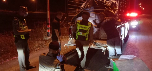 จับหนุ่มแพร่ลักลอบขนไม้ชิงชันเตรียมส่งสมุทรปราการ