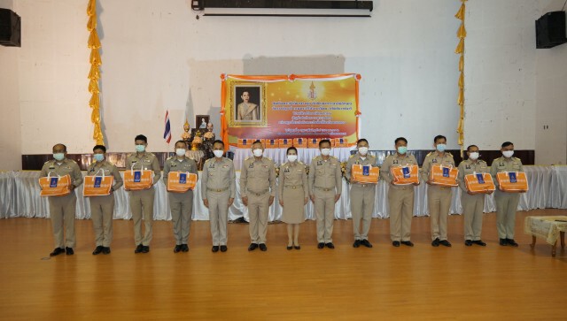 ราชวิทยาลัยจุฬาภรณ์เชิญชุดกันหนาวพระราชทานแก่ประชาชน