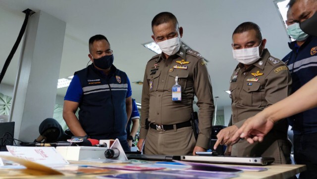 ตม.บุกทลายแก๊งแอปฯเงินกู้ดอกเบี้ยโหดย่านลาดพร้าว รวบ 6 ต่างชาติ-พนง.ทวงหนี้ชาวไทย