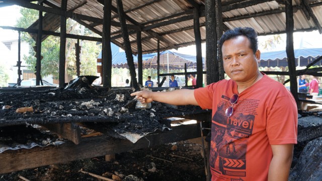 ไฟไหม้บ้านกลางวันแสกๆคลอกแม่เฒ่า 97 ป่วยติดเตียงเจ็บสาหัส