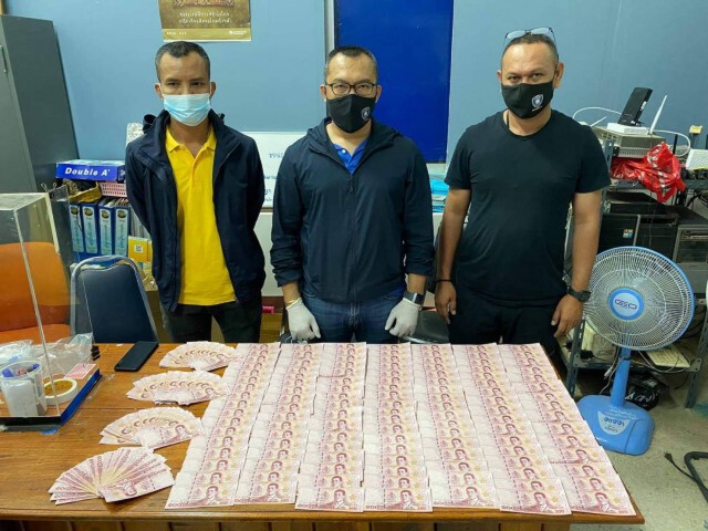 ตร.ภาค 3 รวบผู้ต้องหา 2 รายพร้อมธนบัตรแบงค์ 100 ปลอม 321 ใบ