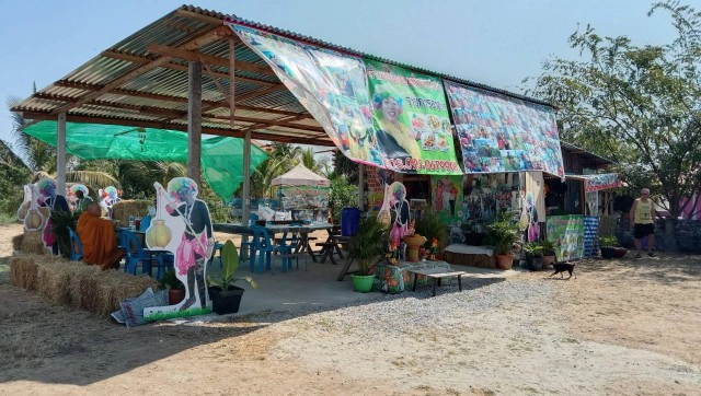 ผัดไทยเงาะป่าเรียกลูกค้าแน่นร้าน