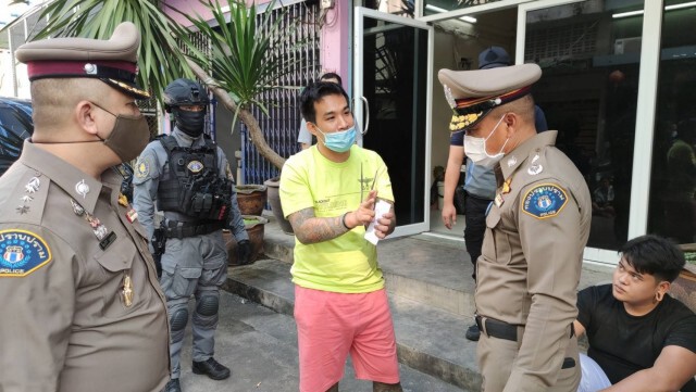 ตร.คุมตัวเสี่ยโป้เข้ากองปราบฯ