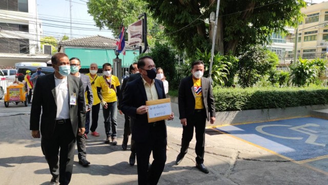 "หมอวรงค์" แจ้งฟัน ม.112 "ธนาธร"