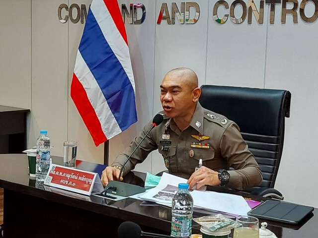 ตั้งกรรมการสอบตำรวจให้กลุ่มราษฎรแขวนป้ายปฏิรูปหน้าโรงพัก