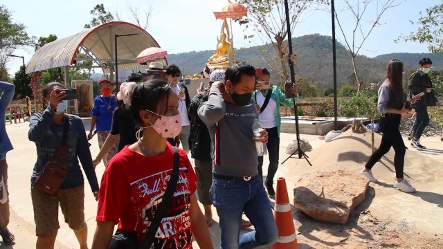 ทนายตั้มเดินทางมาบ้านกกกอกเตรียมขึ้นภูเหล็กไฟพรุ่งนี้