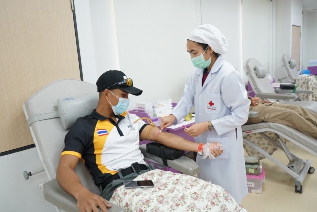 "บิ๊กนิดหน่อย" นำนักกีฬาพาราลิมปิคไทย ร่วมบริจาคโลหิต