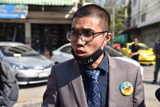 ตร.ตรึงกำลังหน้า สภ.คลองหลวง เตรียมรับมวลชนชุมนุม