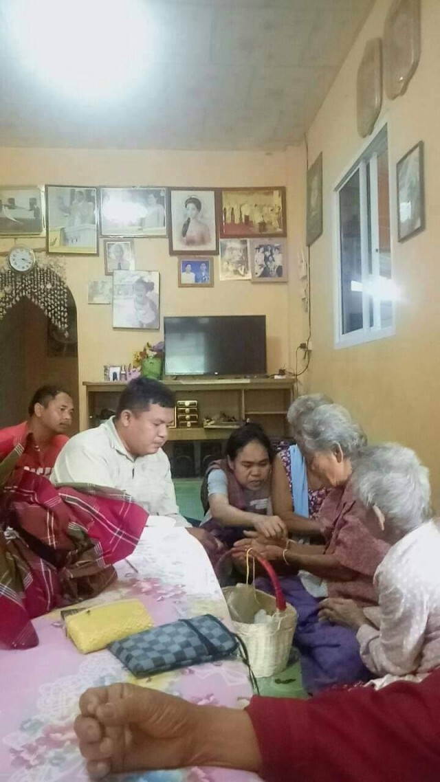 ศาลออกหมายจับ"หมอดูแต๊ก"หลอกเสริมดวงก่อนฉกเงิน-ทองหนี