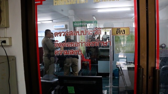 ตำรวจค้นบ้าน ดร.หลอกสวมสิทธิ์โครงการรัฐพร้อมคุมตัวสอบสวน