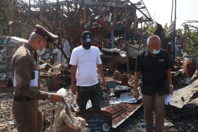 เจ้าของรง.พลุระเบิดมอบตัว-ขอโทษทั้งน้ำตา