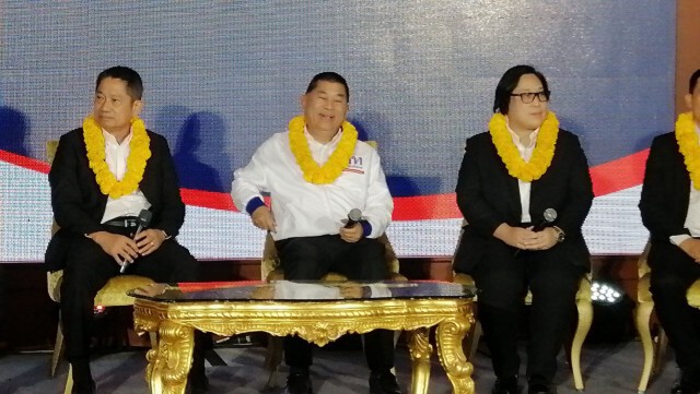 "ชาตรี เชื้อมโนชาญ" สวมเสื้อเพื่อไทย-ชิงนายกเล็กเชียงใหม่​
