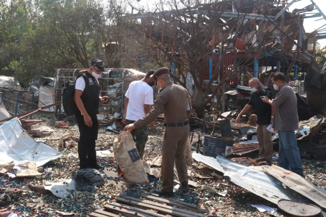 เจ้าของรง.พลุระเบิดมอบตัว-ขอโทษทั้งน้ำตา