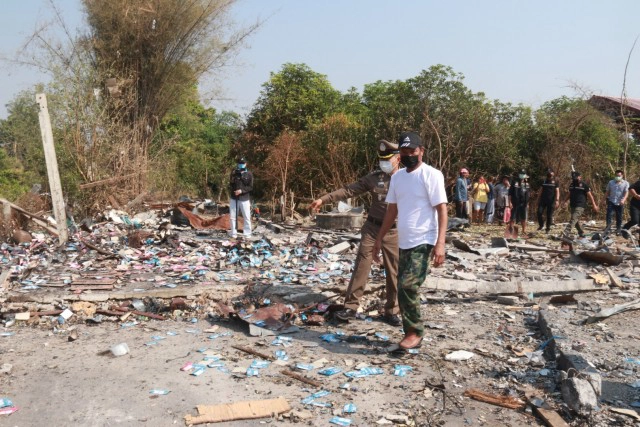 เจ้าของรง.พลุระเบิดมอบตัว-ขอโทษทั้งน้ำตา