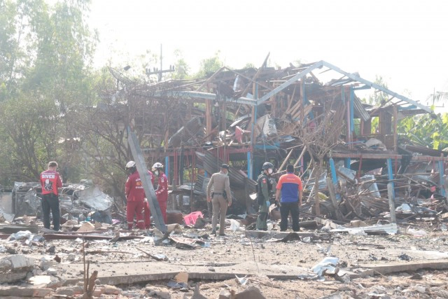 ผู้ว่าฯพิจิตรสั่งตรวจสอบรง.พลุ-ร้านค้าหวั่นซ้ำรอย