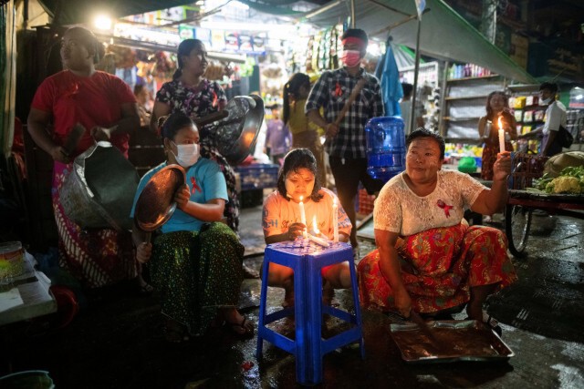 ย่างกุ้ง "เคาะหม้อ" ประท้วงรัฐประหาร คืนที่ 5