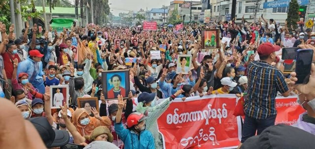 "ม็อบเมียวดี"พรึ่บ-ต่อต้านรัฐประหาร