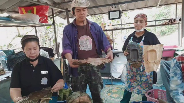 "ชาวบ้านต๋อม"ผลิตภาชนะจากใบไม้-ลดปัญหาไฟป่า