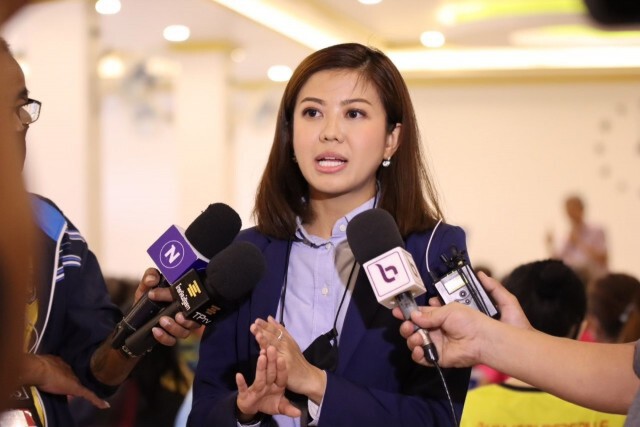 "ธนาธร" แนะ 3 ข้อ จัดการวัคซีนโควิด-"ทิพานัน" สวน รู้ทุกเรื่องยกเว้นเรื่องที่ควรรู้
