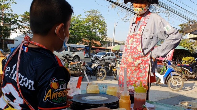เด็ก9ขวบสู้ชีวิต ทำเครปขาย หารายได้ช่วยครอบครัวสู้โควิด-19