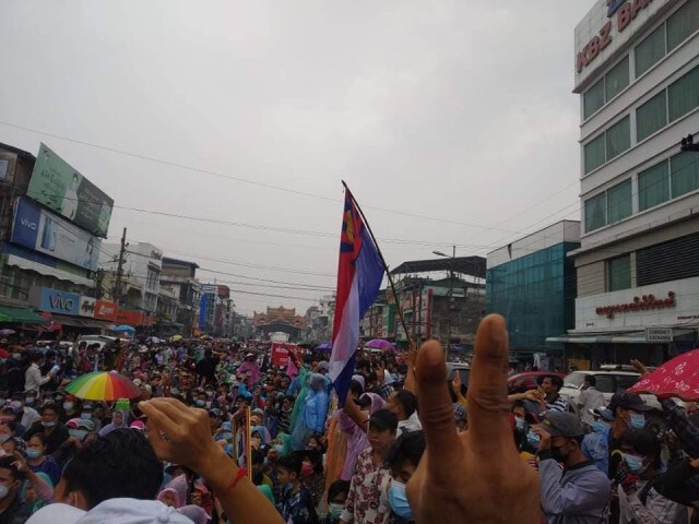 "ม็อบเมียวดี"พรึ่บ-ต่อต้านรัฐประหาร
