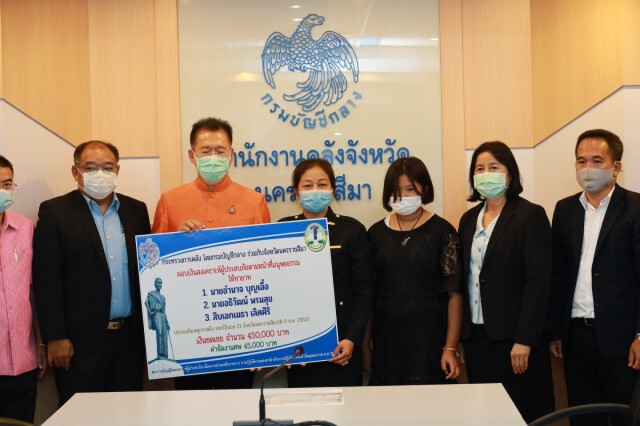 มอบเงินช่วยเหลือเพิ่มเติมพลเมืองดีเหตุกราดยิงโคราช