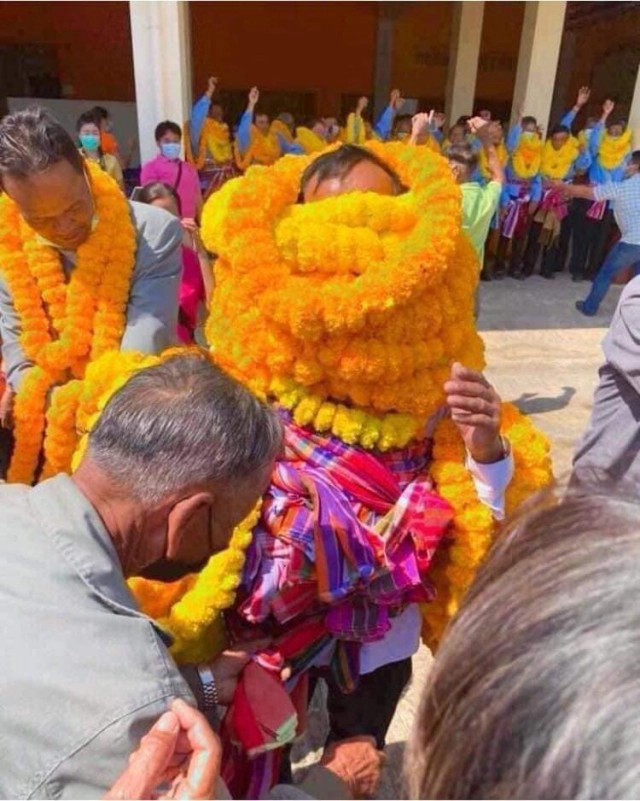 ผู้สมัครสท.หรือศาลพระภูมิ