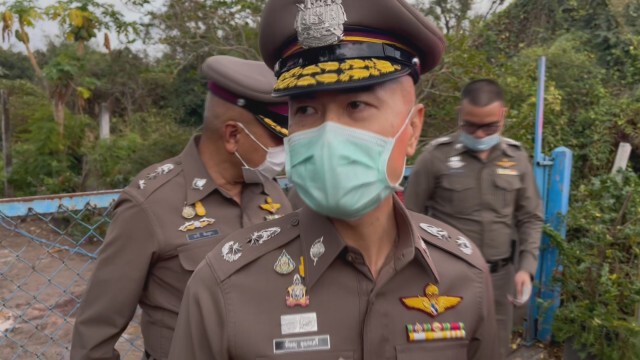 ผัวเมียข้ามรั้วทะเลาะเพื่อนบ้านถูกแทงดับเมียสาหัส