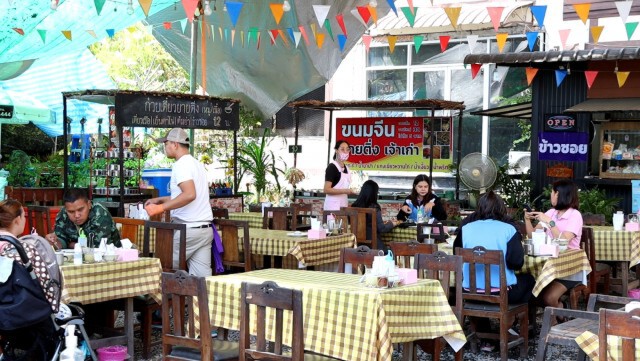 เปิดร้านก๋วยเตี๋ยว 12 บาท สู้ภัยโควิด-19