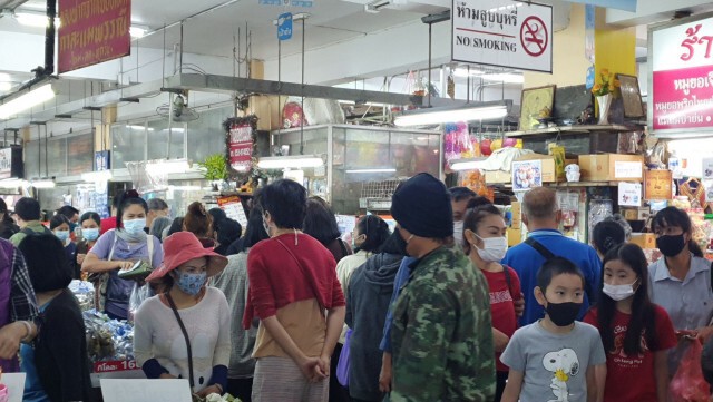 วันจ่ายตรุษจีนเชียงใหม่คึกคัก