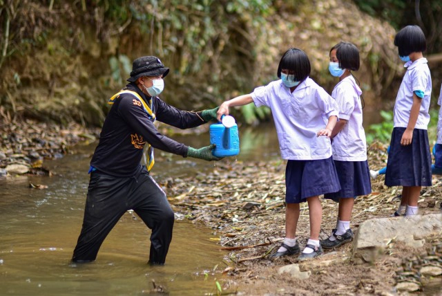 ครูทหารพันธุ์ดี-นร.ปลูกผักสวนครัวเป็นอาหารกลางวัน
