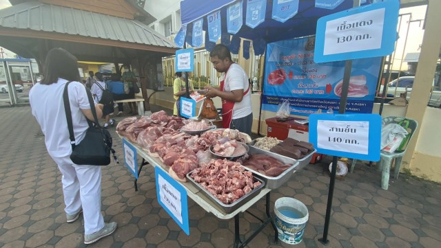 หมูธงฟ้าช่วยประชาชนช่วงตรุษจีน